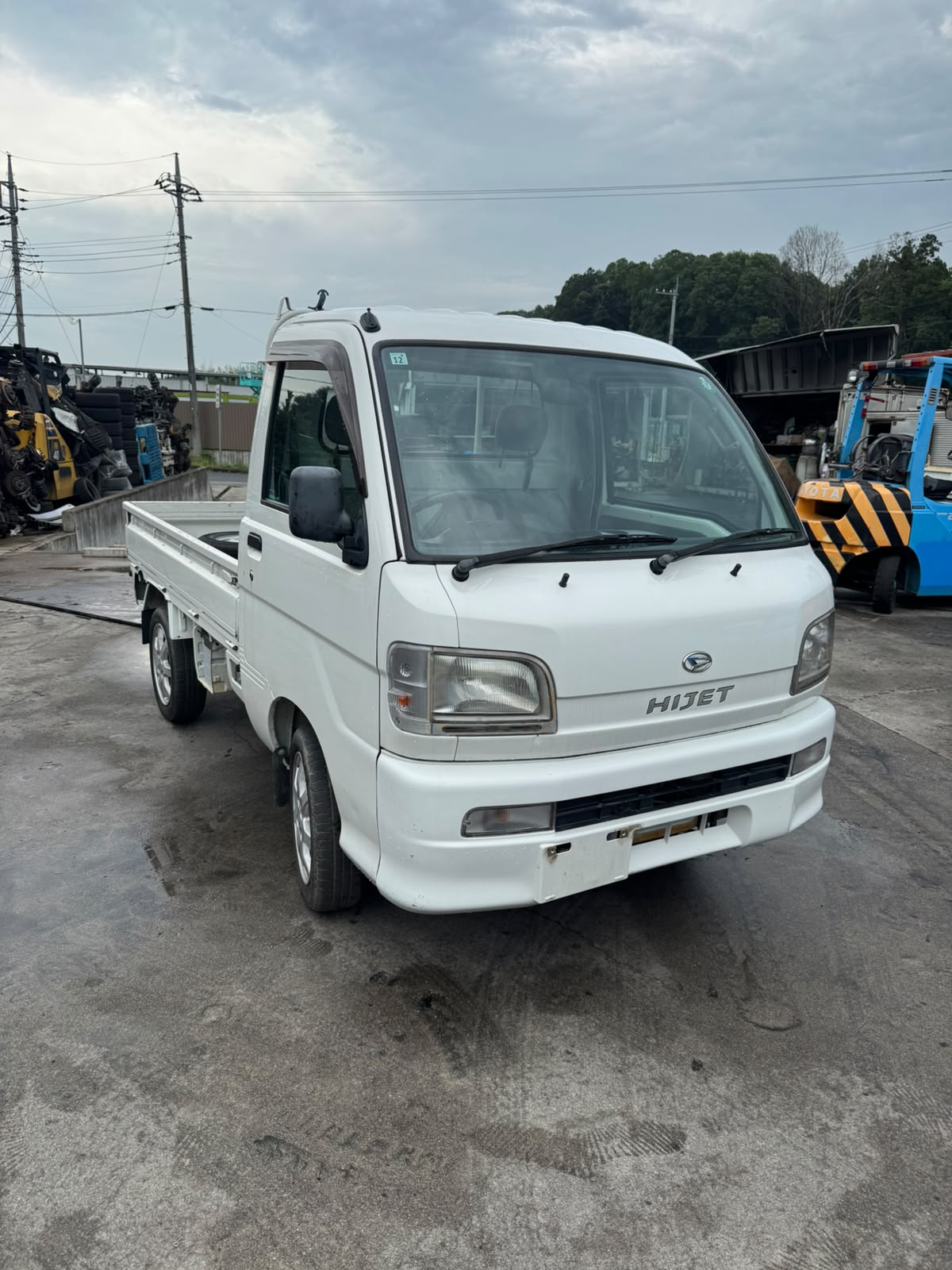 White 2000 Daihatsu Hijet 4x2 M/T kei truck
