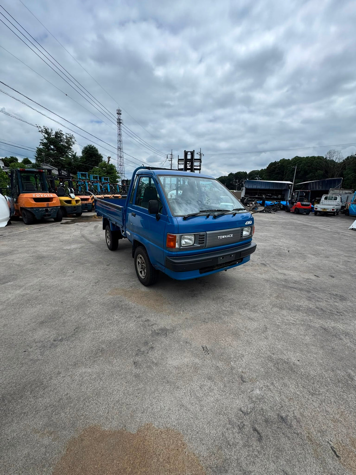 Toyota TownAce 4x4 dump truck imported from Japan