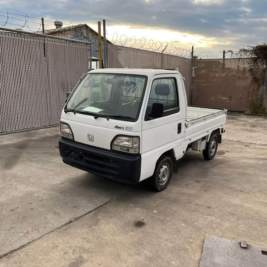 White 1997 Honda Acty 4x4 kei truck, photo 3 of 11