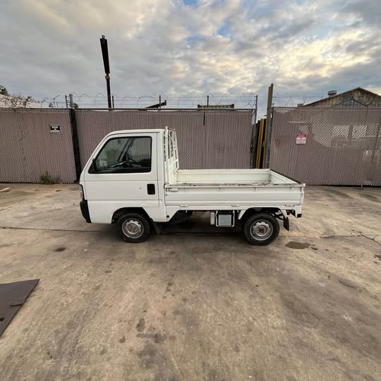 White 1997 Honda Acty 4x4 kei truck, photo 4 of 11