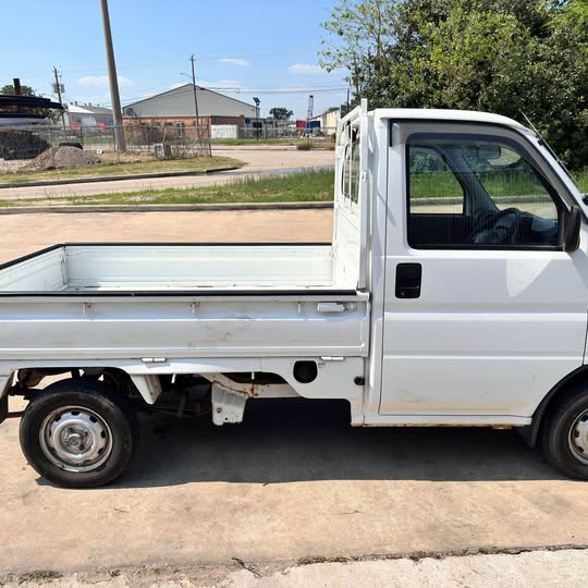 White 1999 Honda Acty 4x4 kei truck, photo 9 of 11