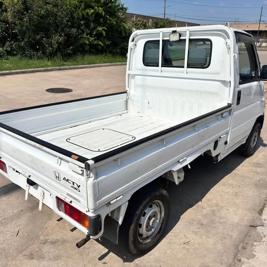 White 1999 Honda Acty 4x4 kei truck, photo 8 of 11