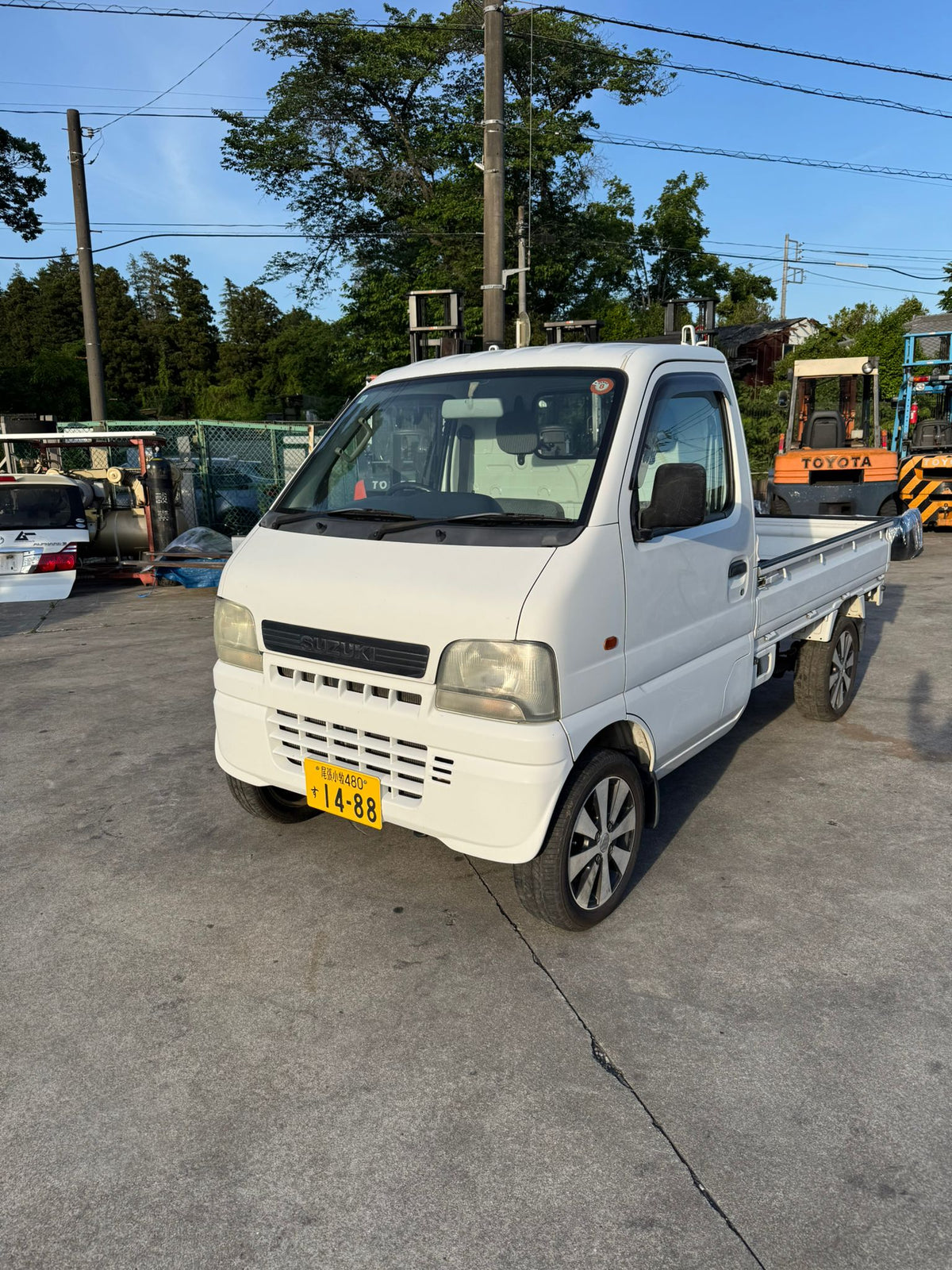 White 2001 Suzuki Carry 4x4 kei truck, photo 2 of 16
