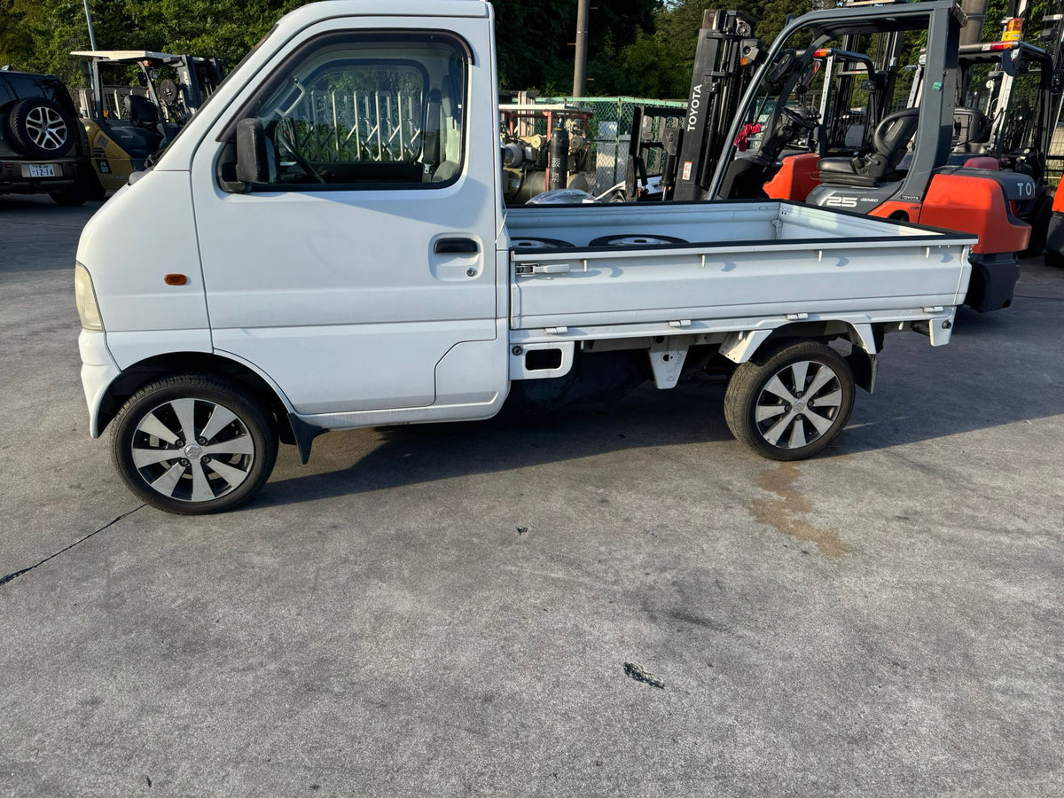 White 2001 Suzuki Carry 4x4 kei truck, photo 3 of 16