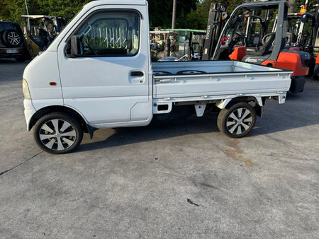White 2001 Suzuki Carry 4x4 kei truck, photo 3 of 16