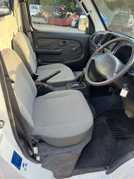 White 2001 Suzuki Carry 4x4 kei truck, photo 10 of 16