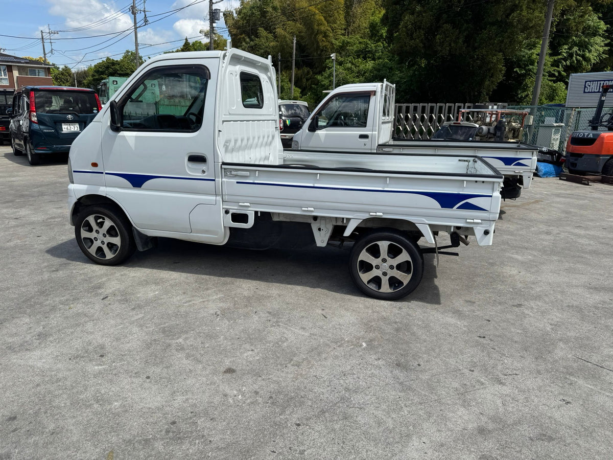 White 2001 Suzuki Carry 4x4 kei truck, photo 5 of 15