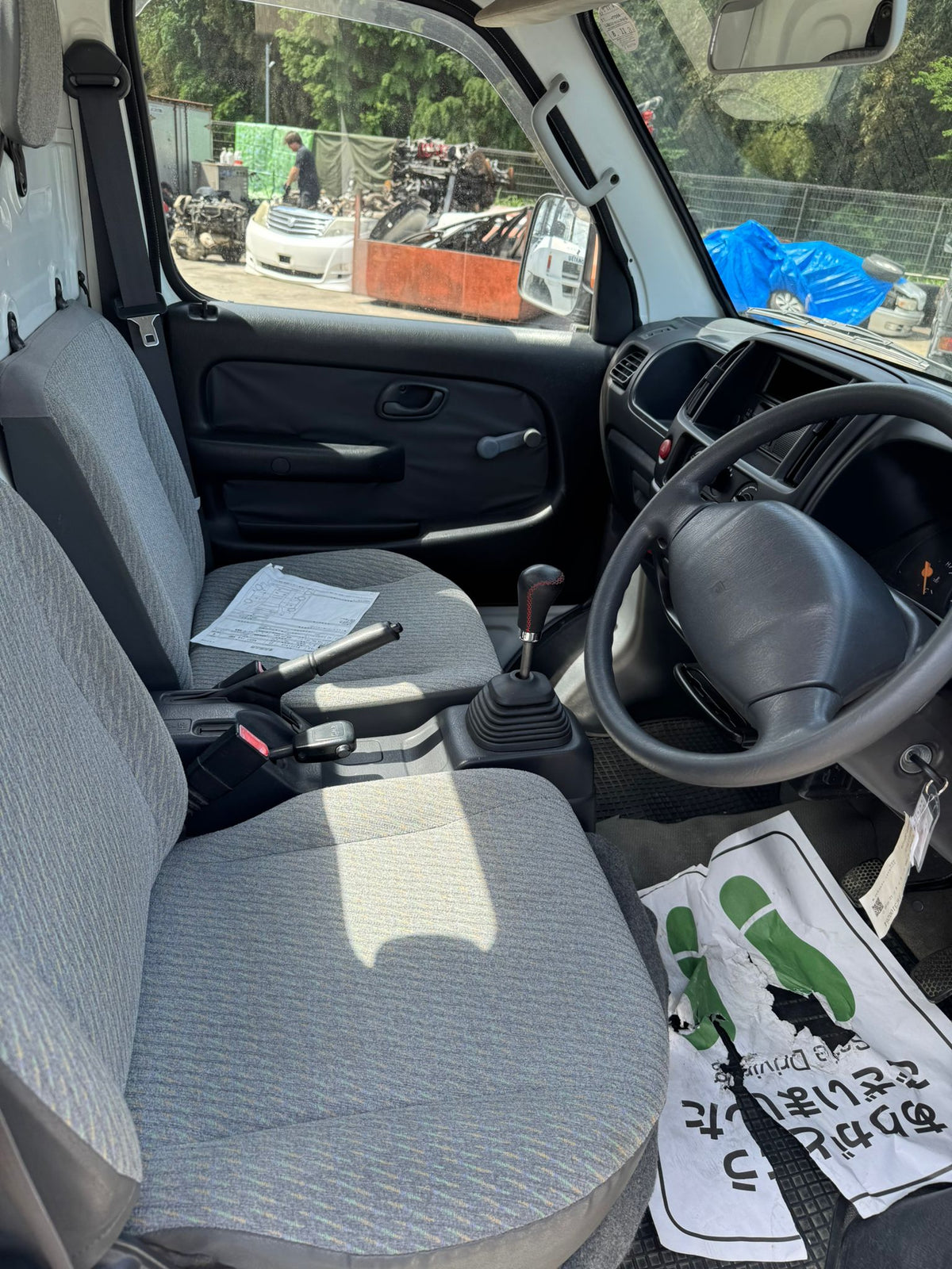 White 2001 Suzuki Carry 4x4 kei truck, photo 10 of 15