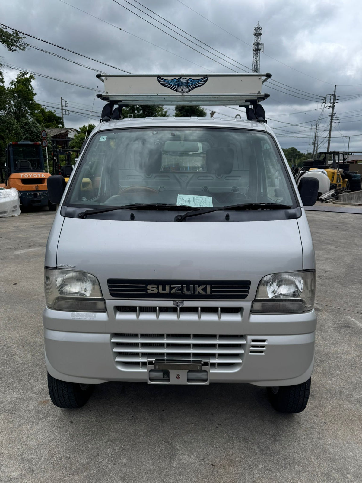 Silver 2001 Suzuki Carry 4x4 kei truck, photo 2 of 14