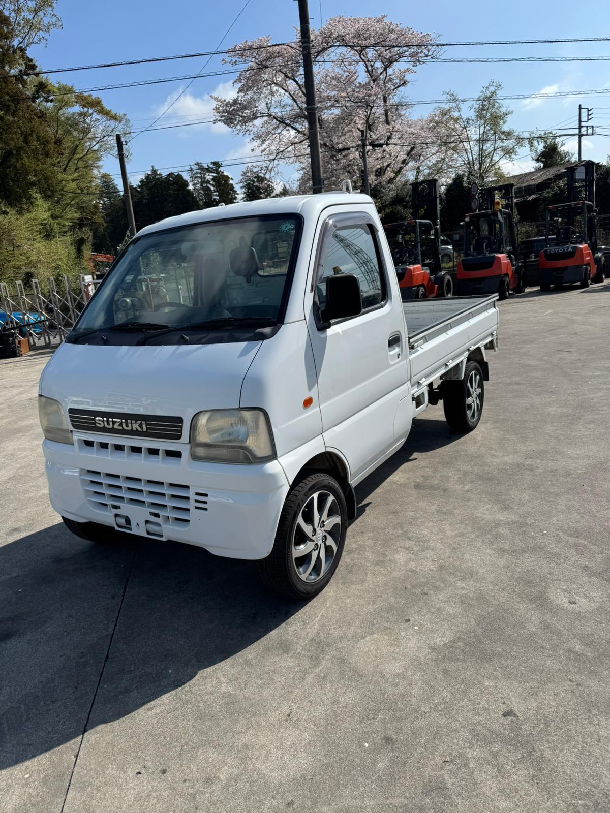 White 2001 Suzuki Carry 4x4 kei truck, photo 2 of 12