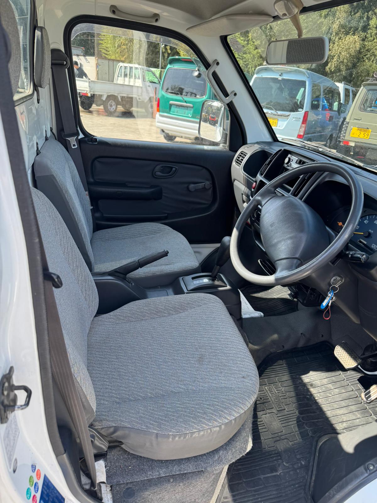 White 2001 Suzuki Carry 4x4 kei truck, photo 9 of 12