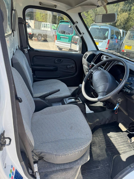 White 2001 Suzuki Carry 4x4 kei truck, photo 9 of 12