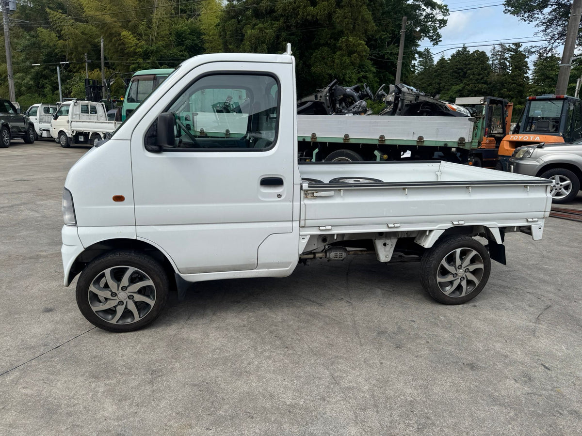 White 2000 Suzuki Carry 4x4 kei truck, photo 4 of 14