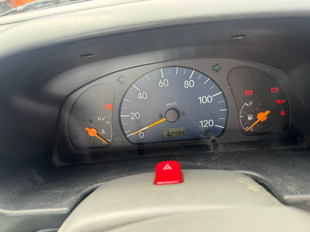 White 2000 Suzuki Carry 4x4 kei truck, photo 12 of 14