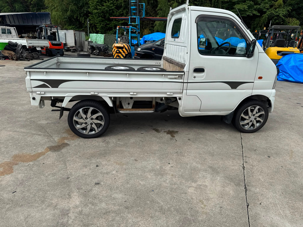 White 2001 Suzuki Carry 4x4 kei truck, photo 2 of 14