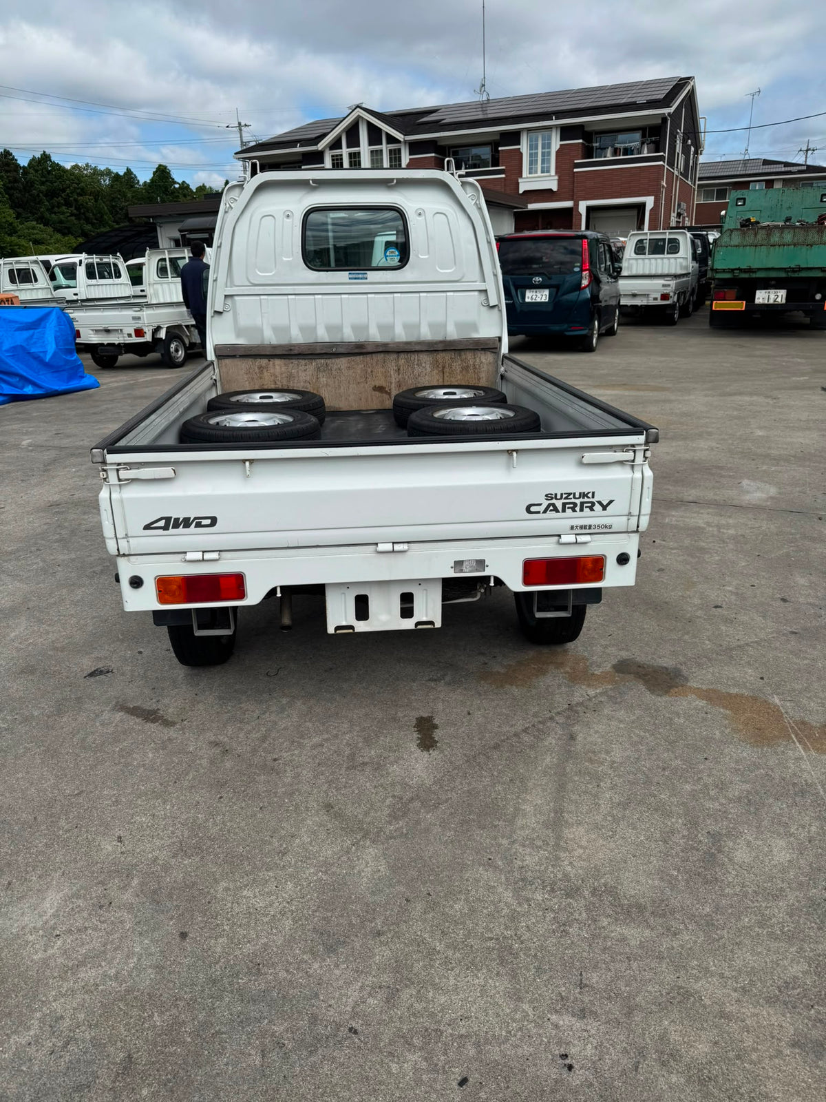 White 2001 Suzuki Carry 4x4 kei truck, photo 5 of 14