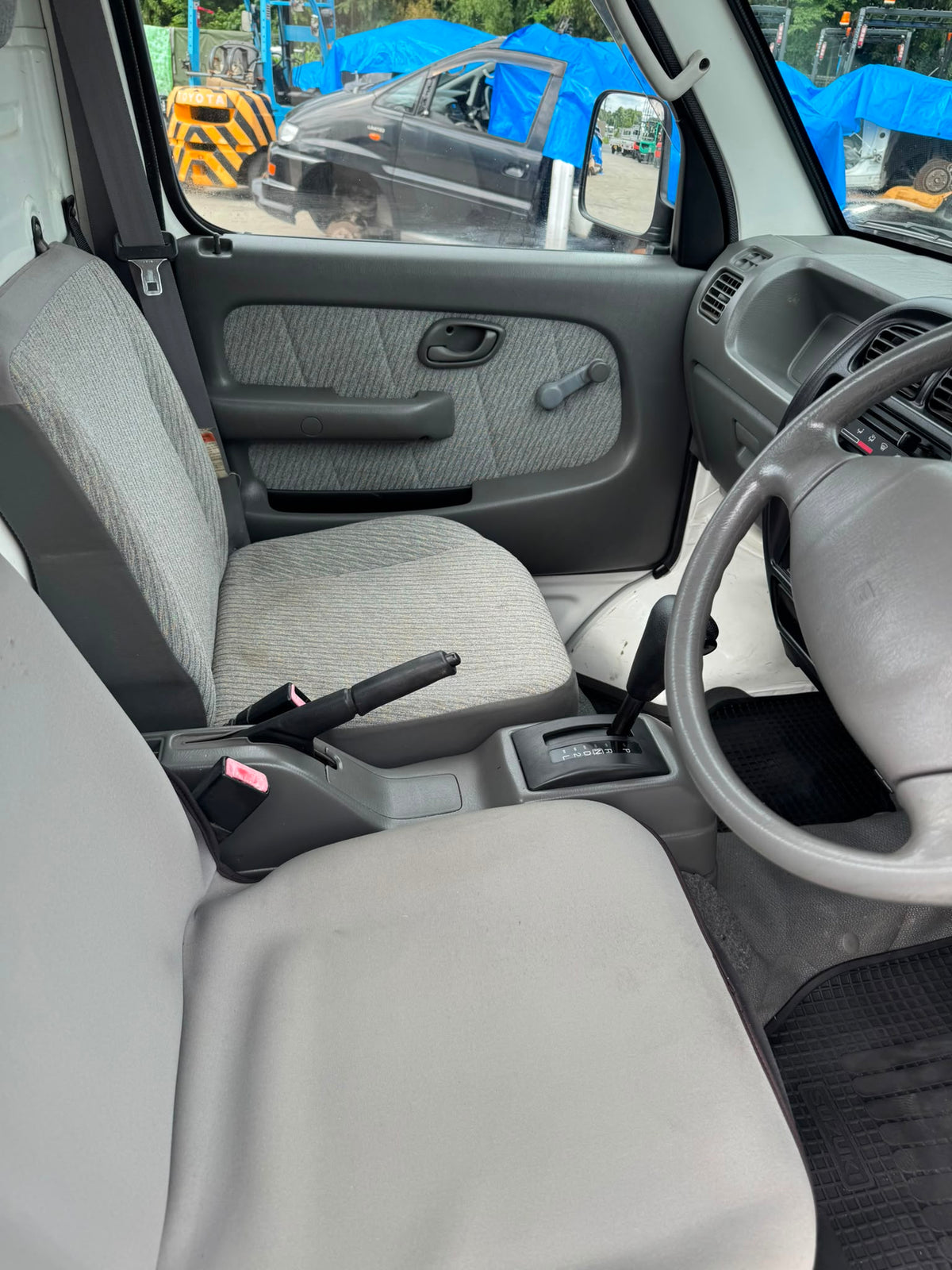 White 2001 Suzuki Carry 4x4 kei truck, photo 11 of 14
