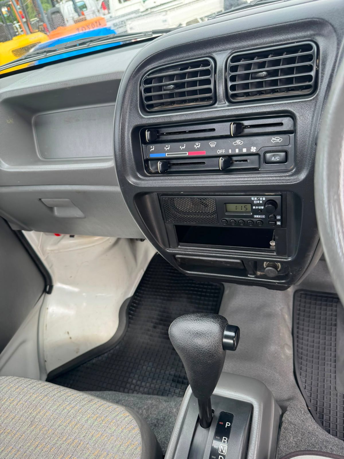 White 2001 Suzuki Carry 4x4 kei truck, photo 12 of 14