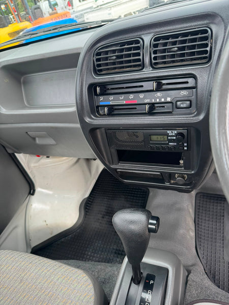 White 2001 Suzuki Carry 4x4 kei truck, photo 12 of 14