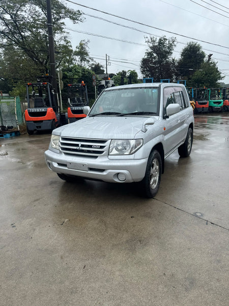 Silver 2000 Mitsubishi Pajero iO 4WD SUV, photo 1 of 19