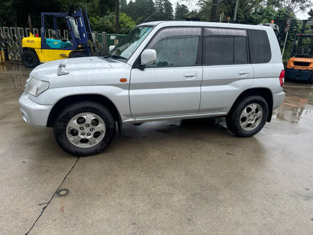 Silver 2000 Mitsubishi Pajero iO 4WD SUV, photo 2 of 19