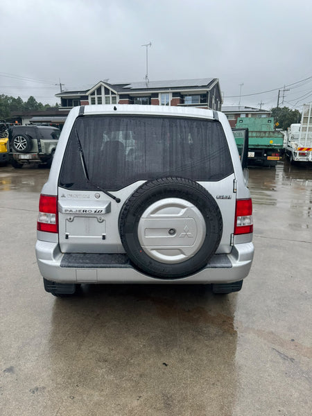 Silver 2000 Mitsubishi Pajero iO 4WD SUV, photo 4 of 19