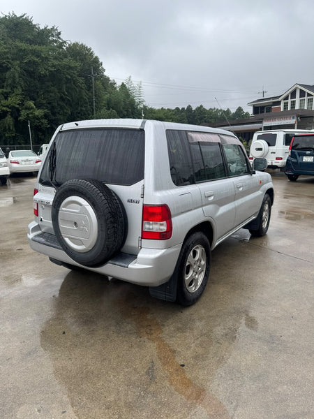 Silver 2000 Mitsubishi Pajero iO 4WD SUV, photo 5 of 19