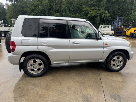 Silver 2000 Mitsubishi Pajero iO 4WD SUV, photo 6 of 19