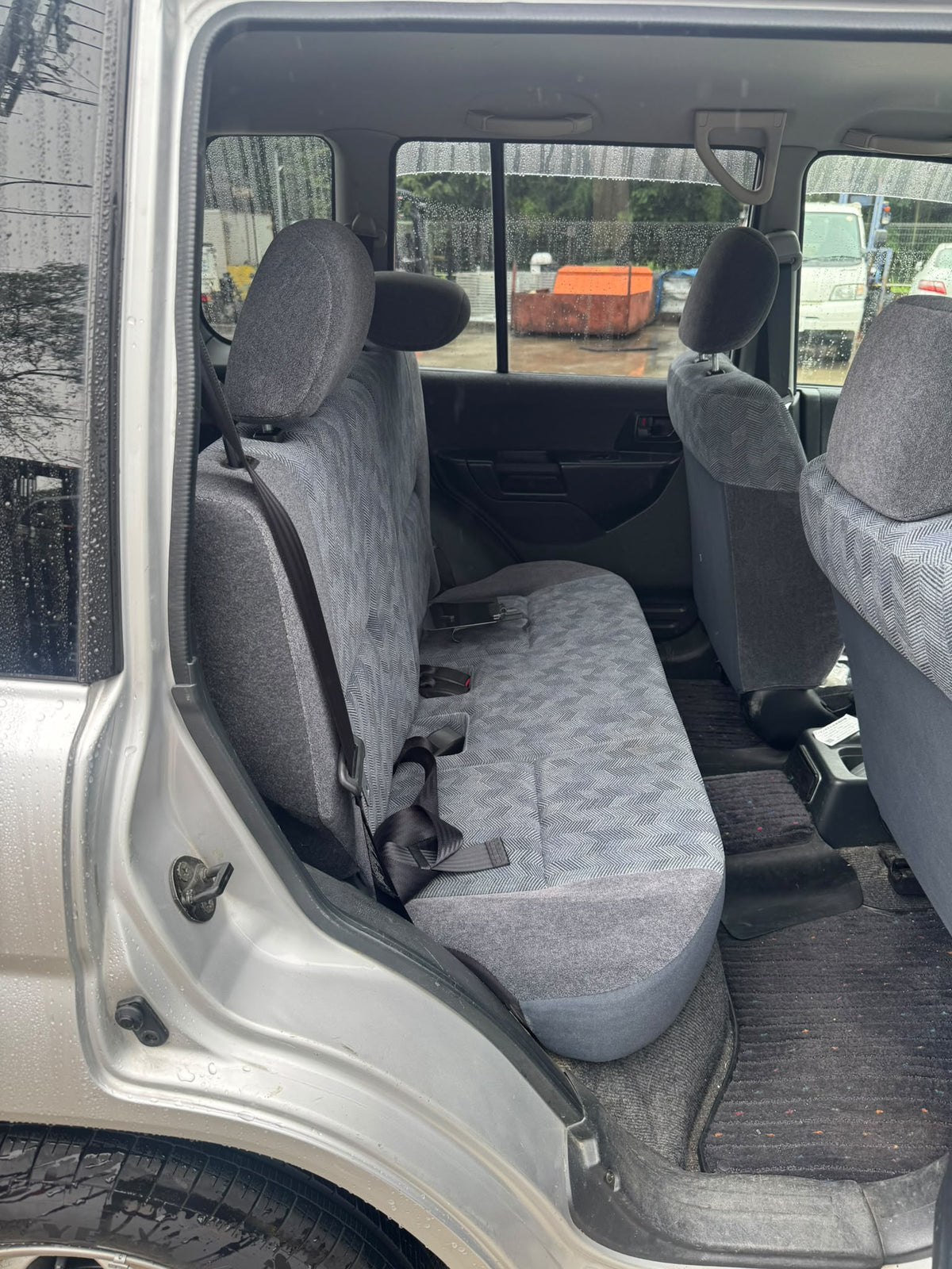 Silver 2000 Mitsubishi Pajero iO 4WD SUV, photo 10 of 19