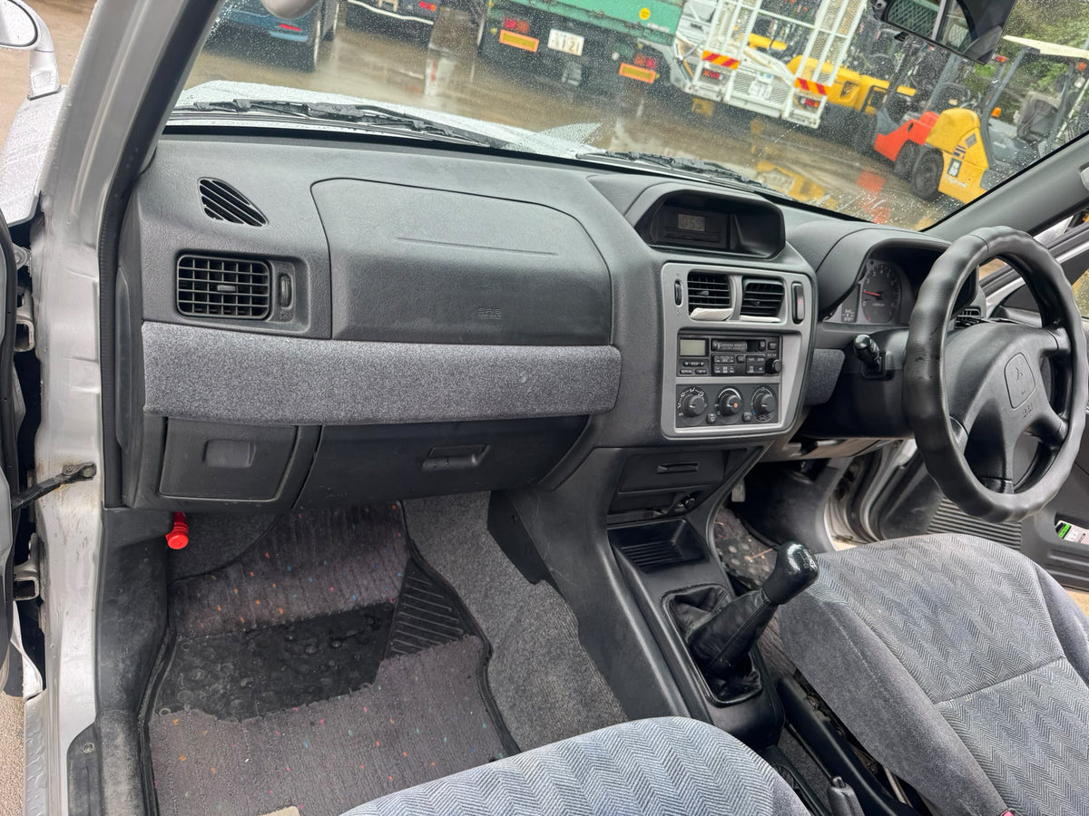 Silver 2000 Mitsubishi Pajero iO 4WD SUV, photo 12 of 19