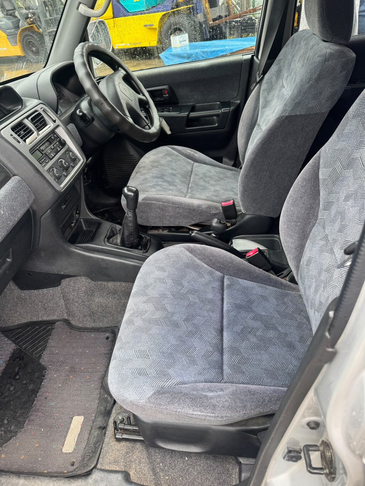 Silver 2000 Mitsubishi Pajero iO 4WD SUV, photo 13 of 19