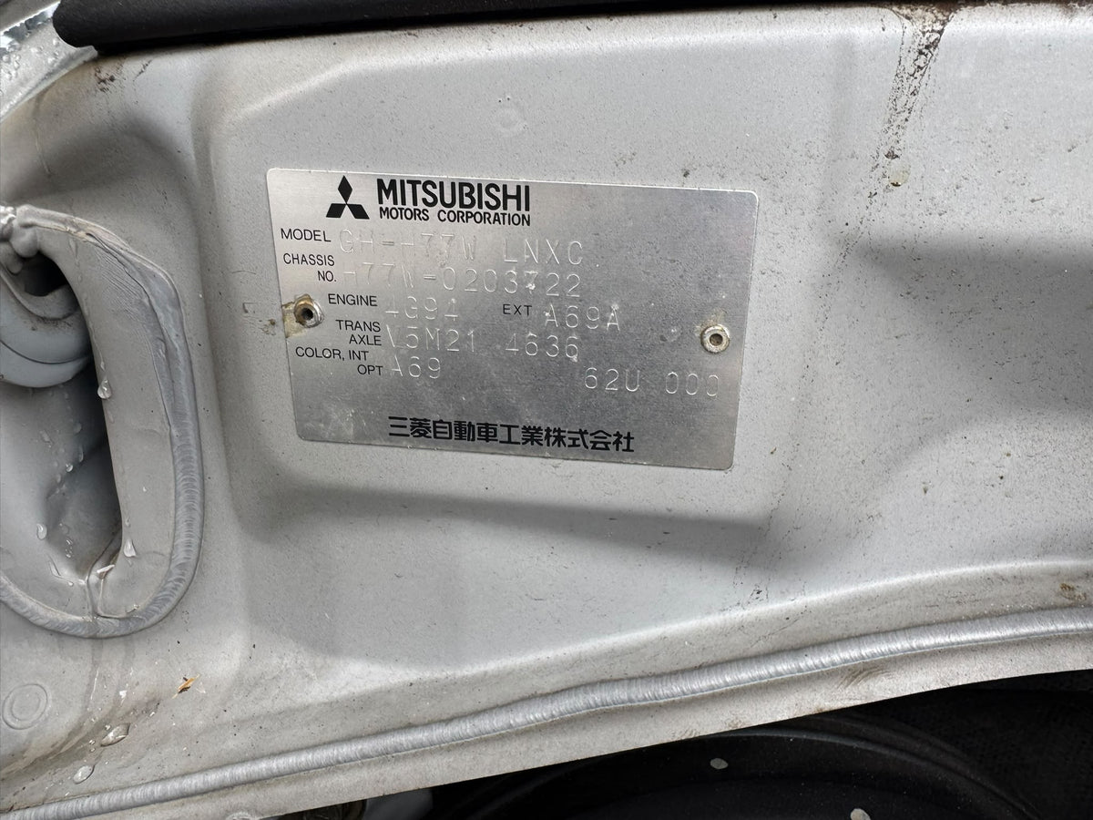 Silver 2000 Mitsubishi Pajero iO 4WD SUV, photo 17 of 19
