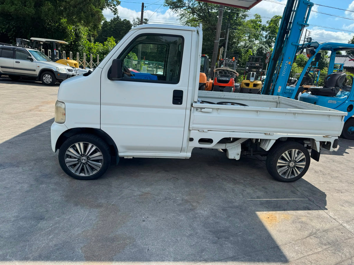 White 2000 Honda Acty 4x2 M/T kei truck, photo 4 of 14