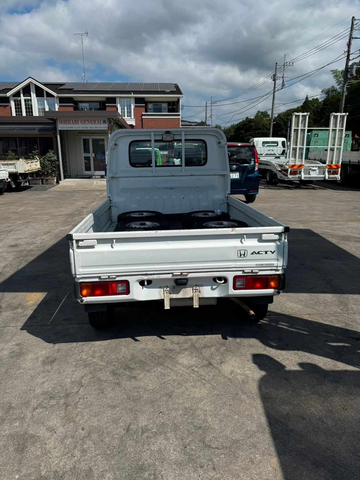 White 2000 Honda Acty 4x2 M/T kei truck, photo 6 of 14