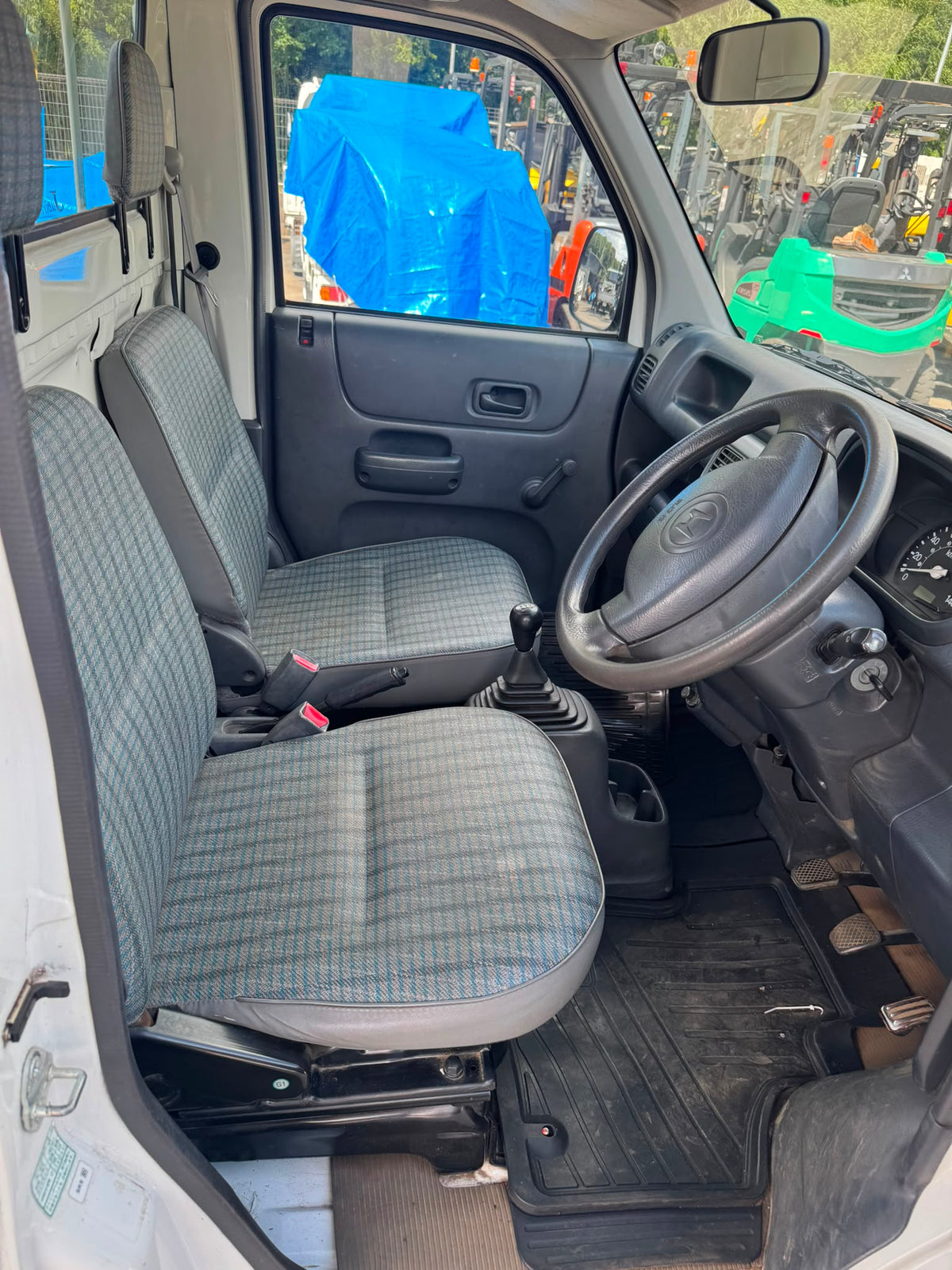 White 2000 Honda Acty 4x2 M/T kei truck, photo 9 of 14