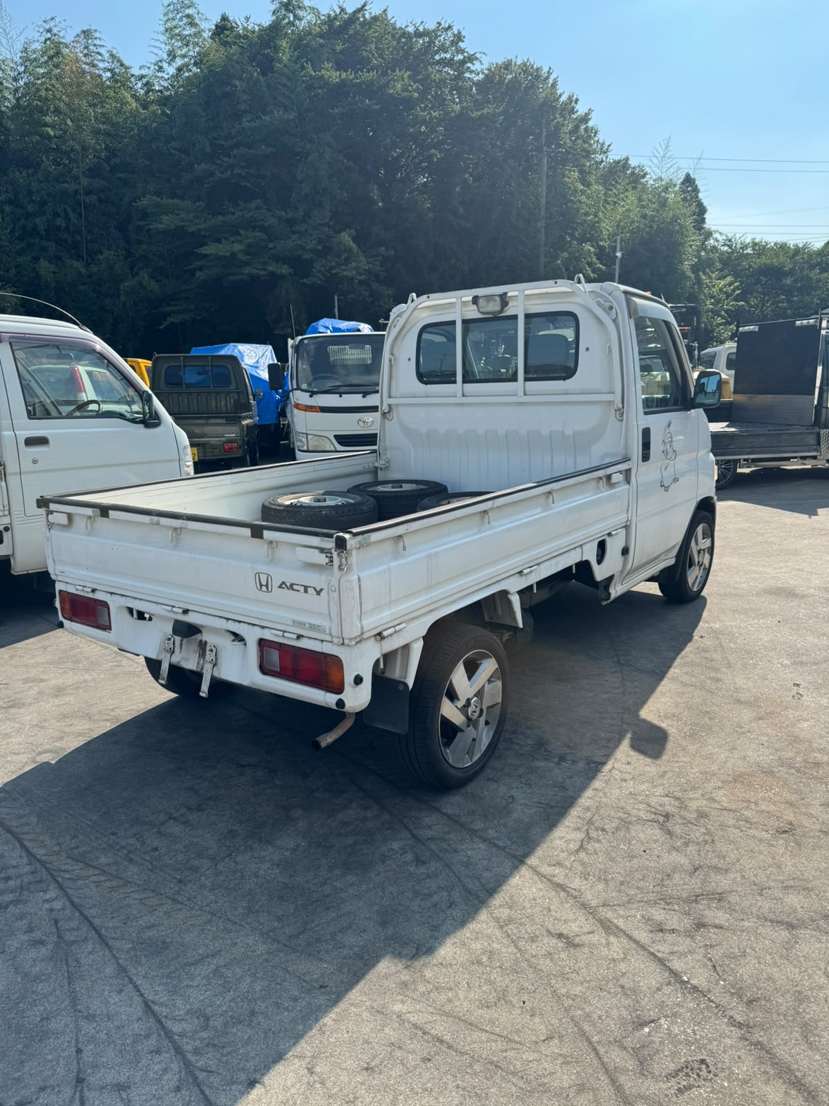 White 2001 Honda Acty 4x2 A/T kei truck, photo 5 of 12