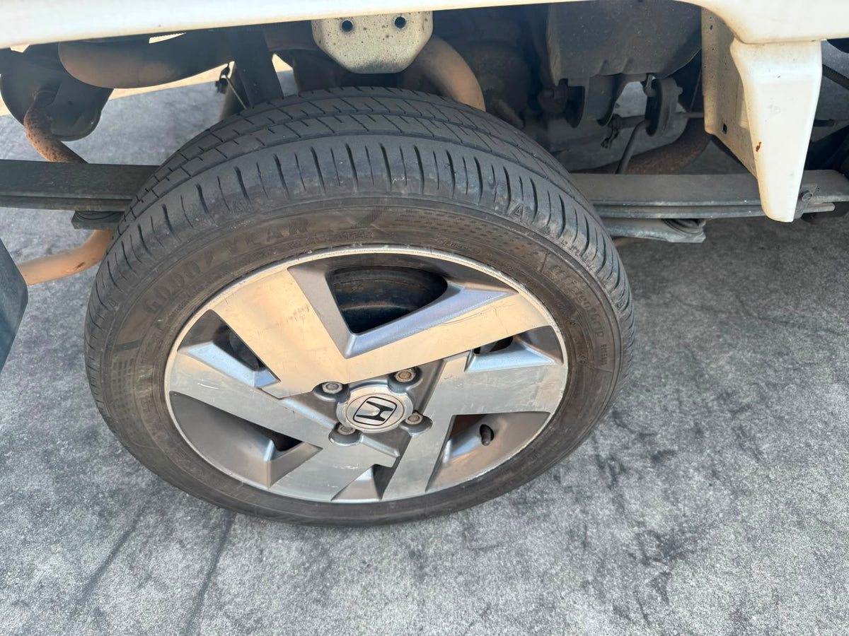 White 2001 Honda Acty 4x2 A/T kei truck, photo 6 of 12