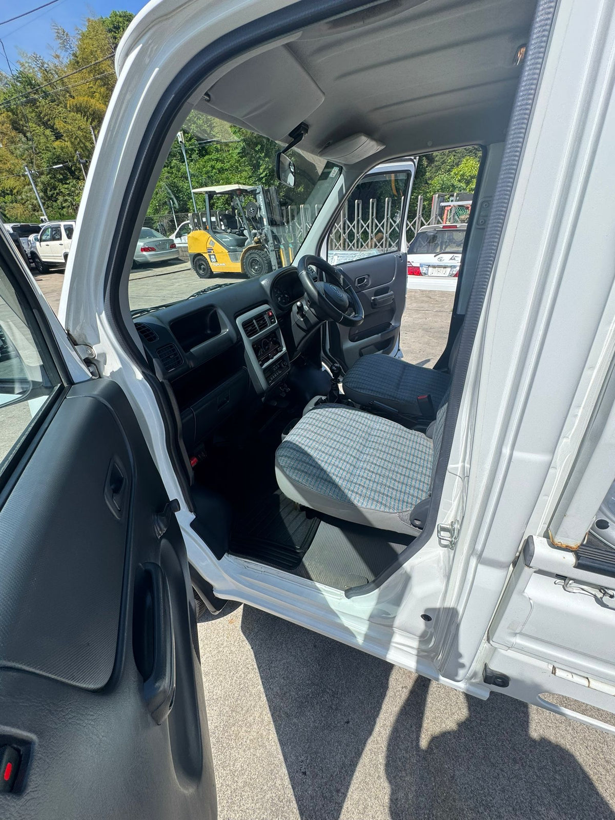White 2000 Honda Acty 4x4 kei truck, photo 11 of 15