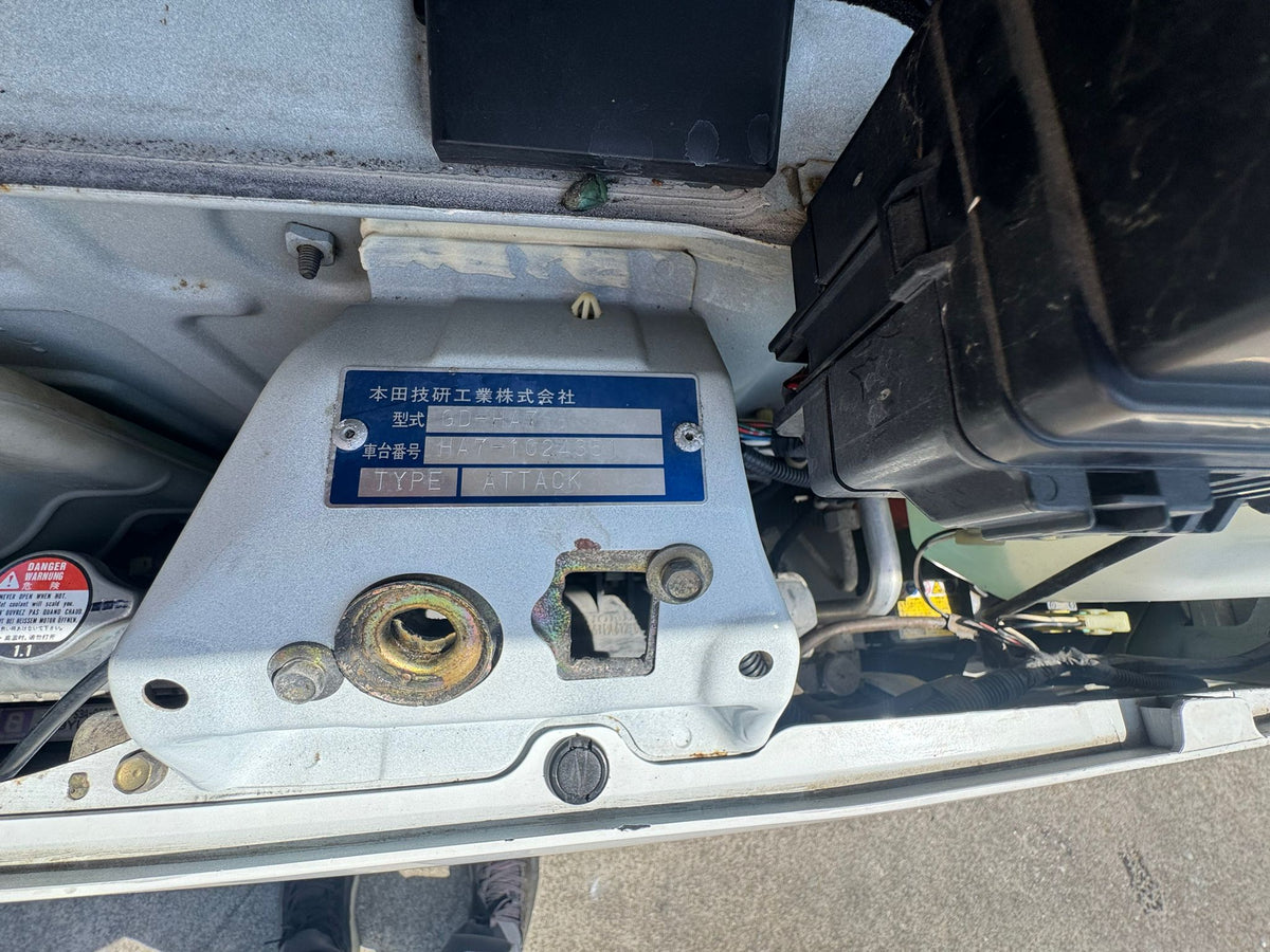 White 2000 Honda Acty 4x4 kei truck, photo 13 of 15