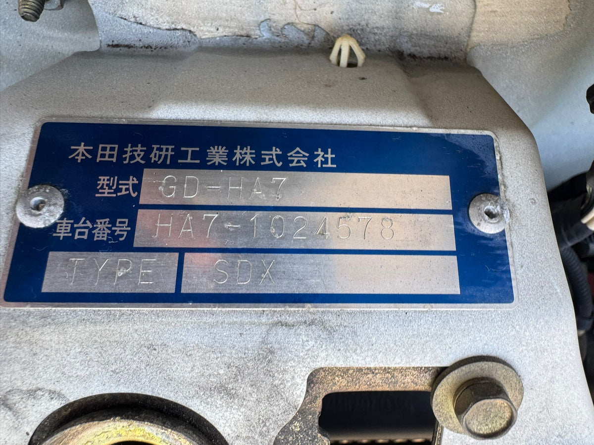 White 2000 Honda Acty 4x4 kei truck, photo 12 of 12