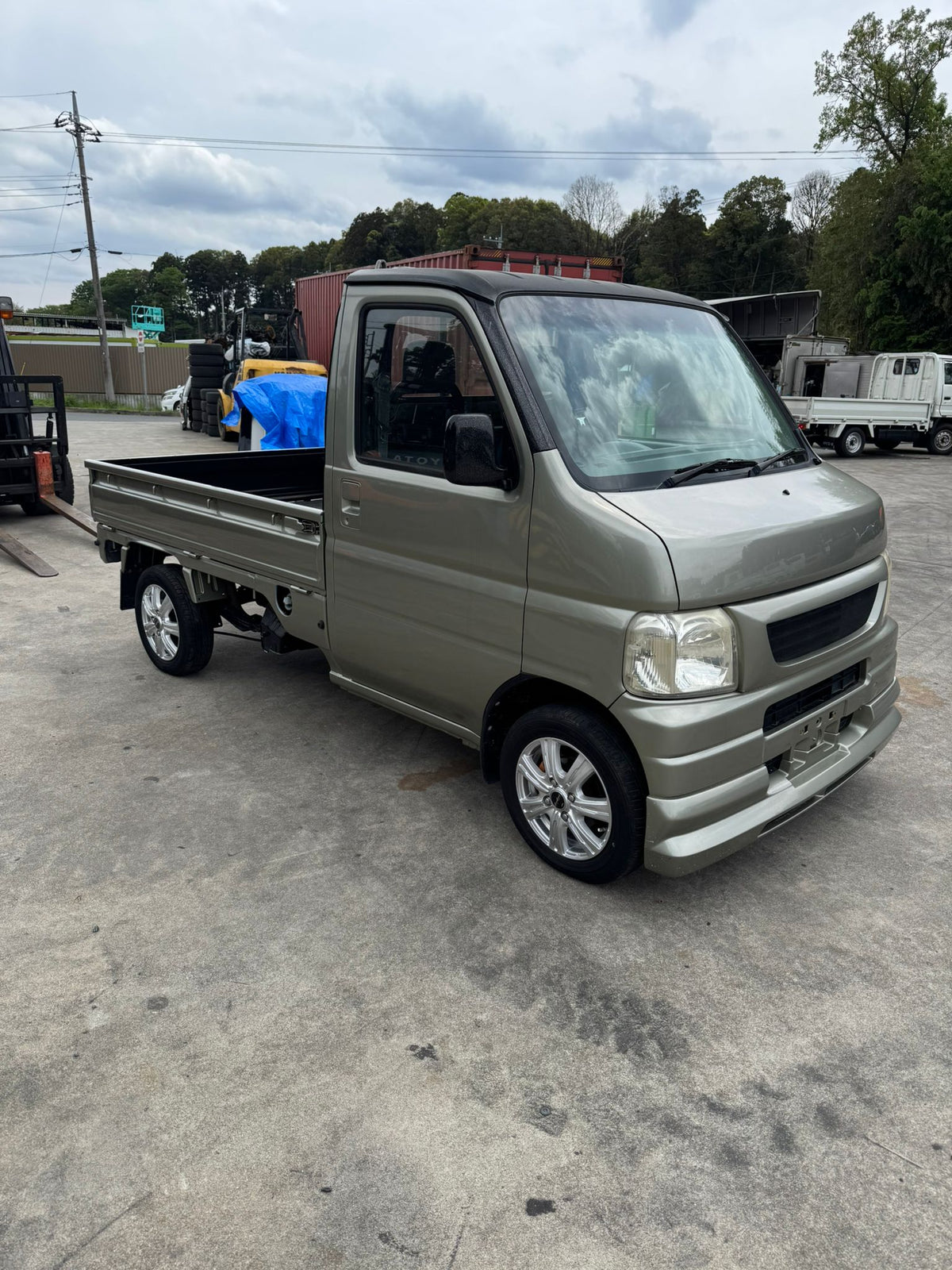 Silver 2001 Honda Acty 4x4 kei truck, photo 3 of 13
