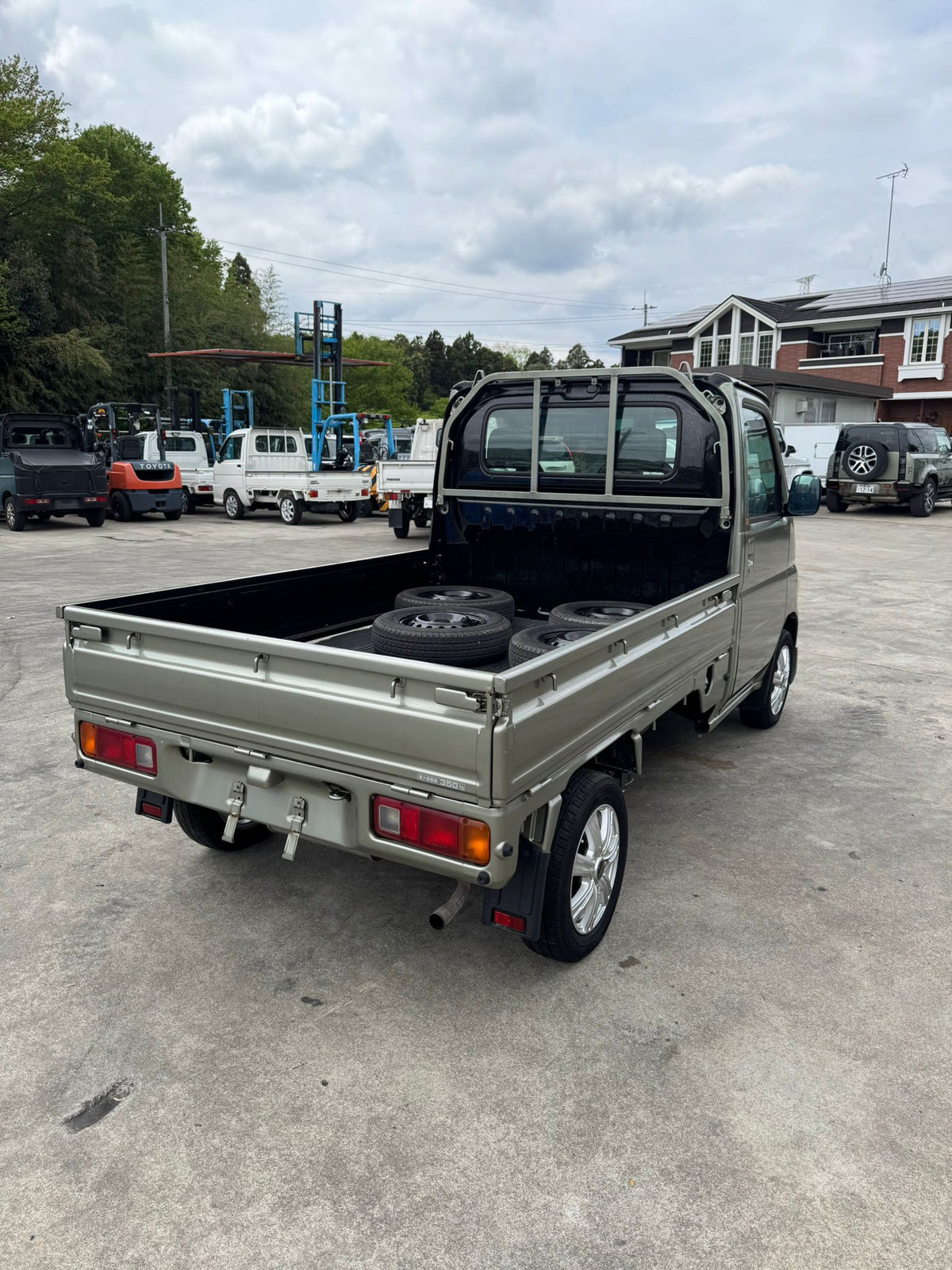 Silver 2001 Honda Acty 4x4 kei truck, photo 4 of 13