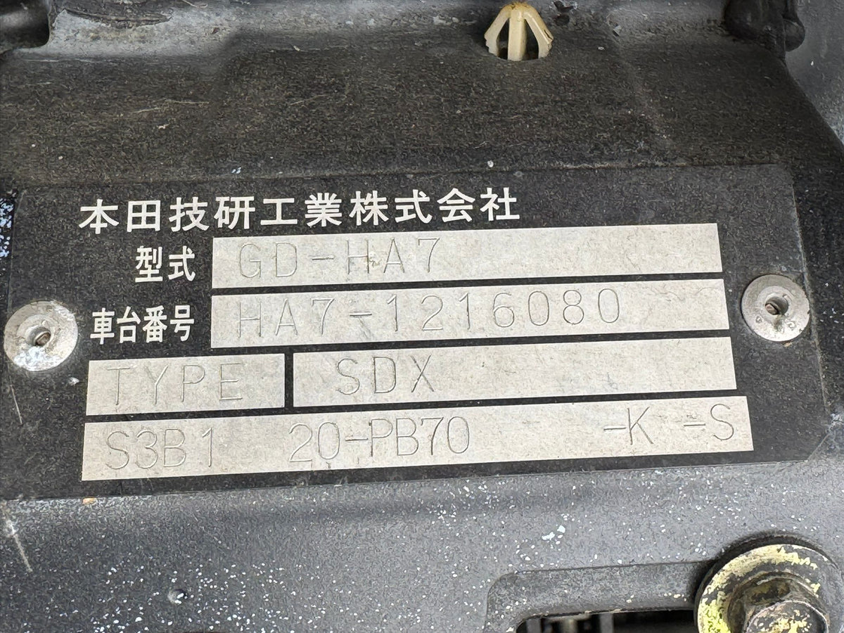 Silver 2001 Honda Acty 4x4 kei truck, photo 11 of 13