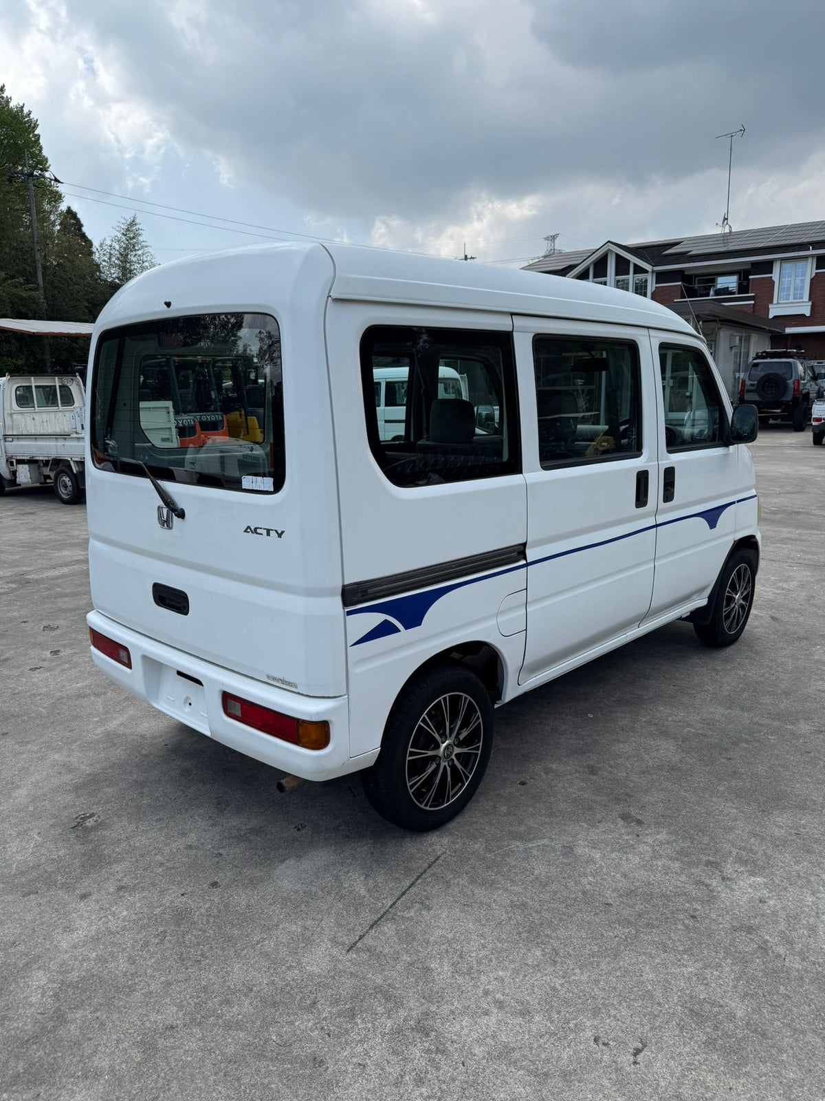 White 2000 Honda Acty Van 4x2, photo 3 of 16