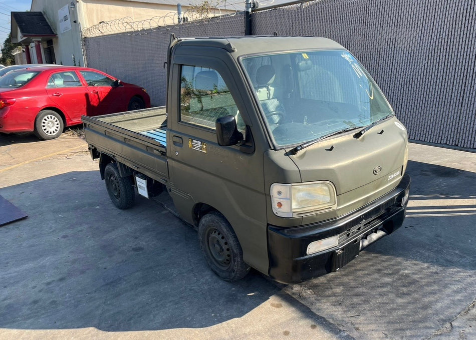 Green 1999 Daihatsu Hijet 4x2 kei truck, photo 1 of 11