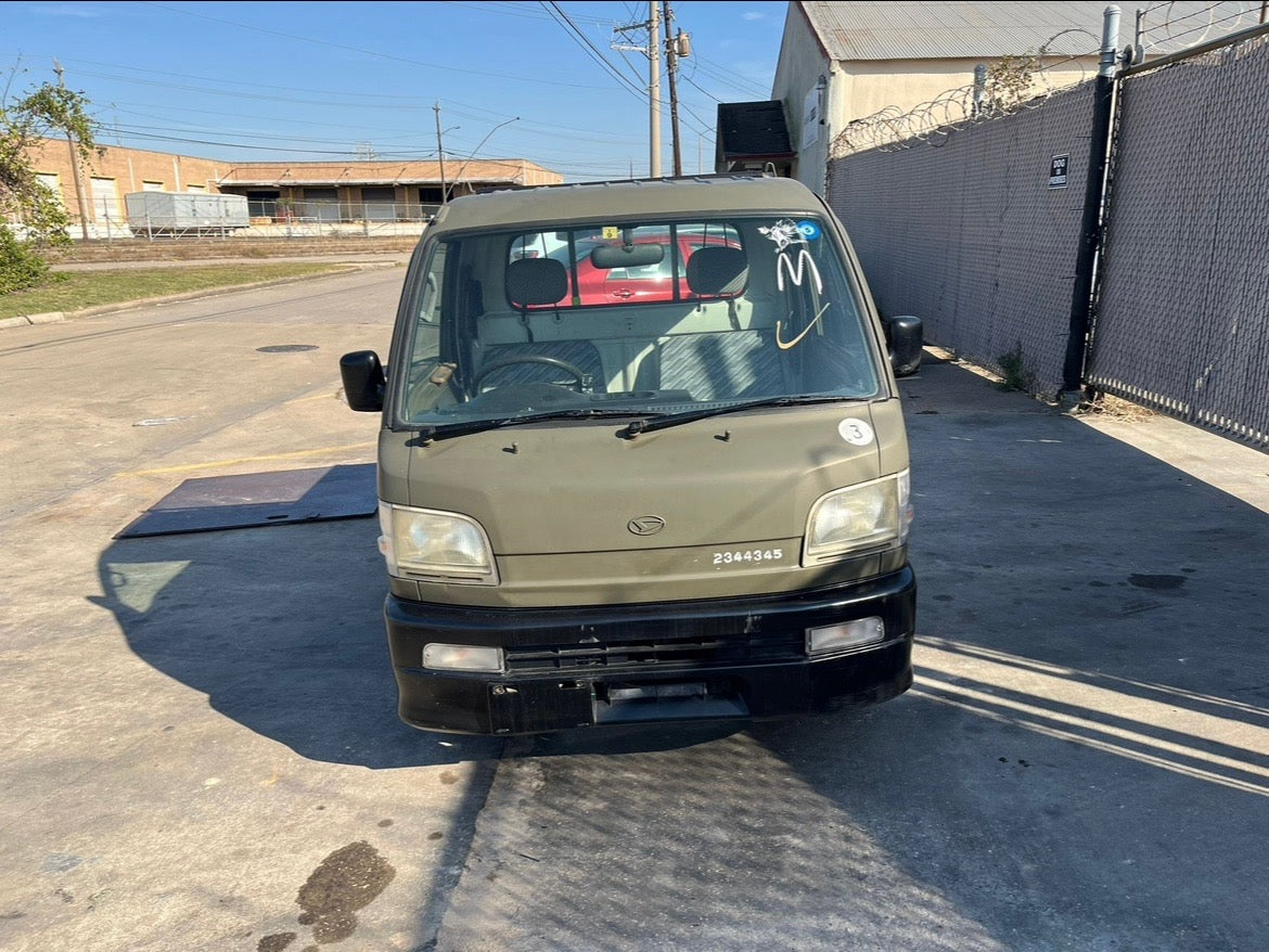 Green 1999 Daihatsu Hijet 4x2 kei truck, photo 2 of 11