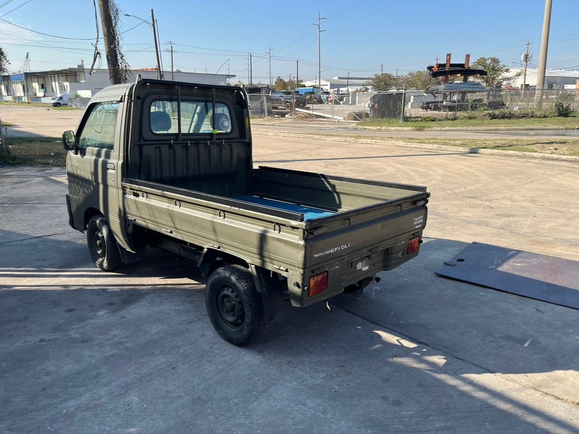 Green 1999 Daihatsu Hijet 4x2 kei truck, photo 5 of 11