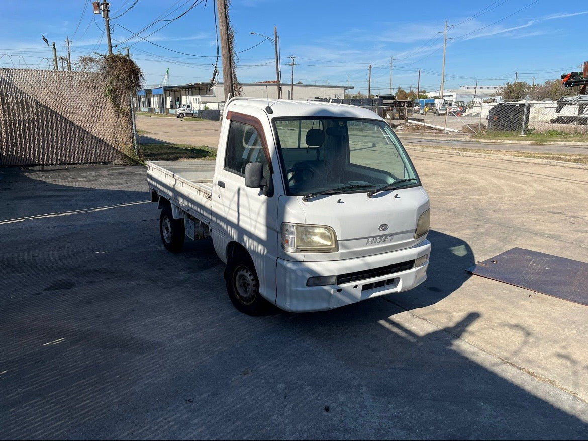 White 1999 Daihatsu Hijet 4x2 kei truck, photo 1 of 11