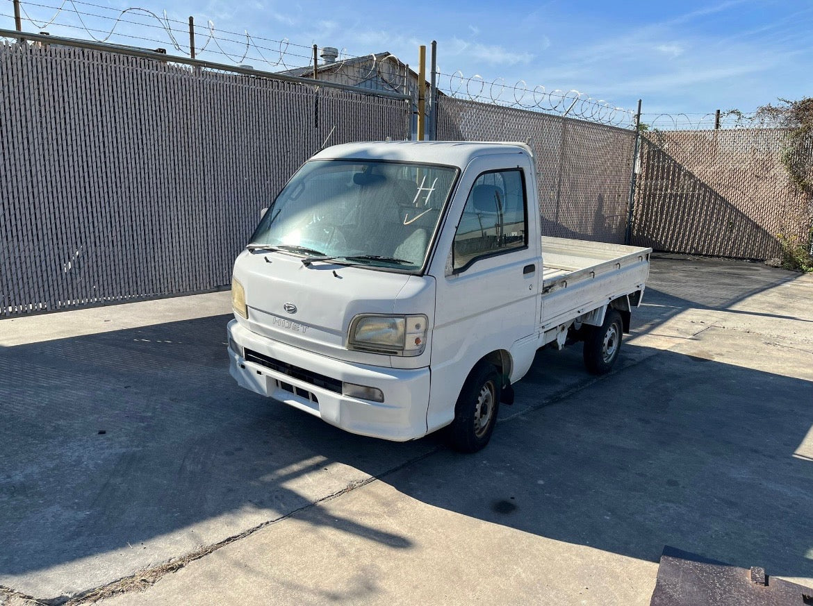 White 1999 Daihatsu Hijet 4x2 kei truck, photo 3 of 11