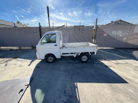 White 1999 Daihatsu Hijet 4x2 kei truck, photo 4 of 11